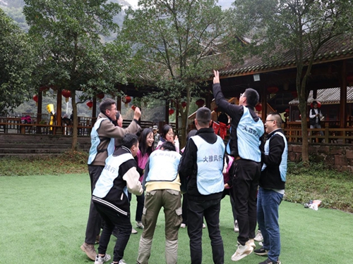 �����l(f��)չ��˾�����ľ������F(tu��n)�Y(ji��)�^���������l(f��)չ��˾�_չ����(hu��)���(d��ng)